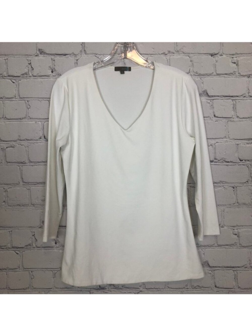 Judy P White V Neck Top Size M Stretch Knit 3/4 Sleeve